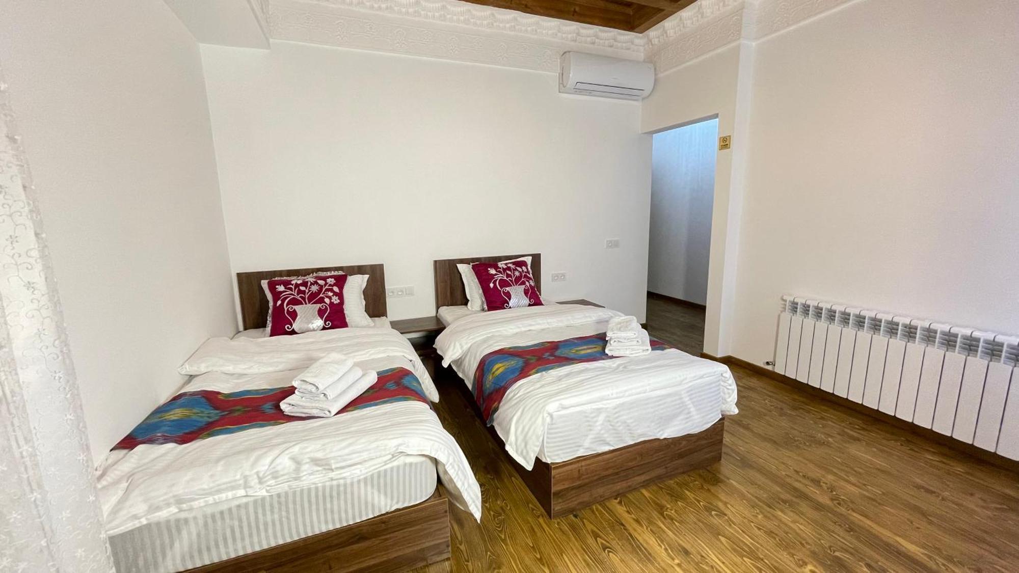 Mahbubakhon Guest House In Old City Bukhara Esterno foto